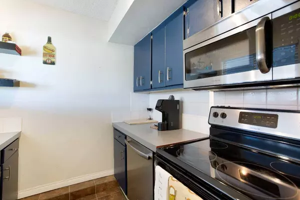 2520 Palliser DR SW #1302, Calgary, AB T2V 2S9