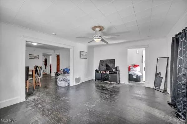 606-608 E Broad ST, Elyria, OH 44035