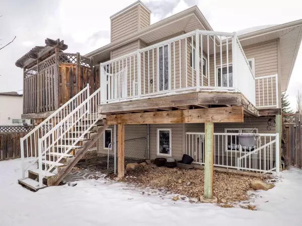 99 Vanson Close, Red Deer, AB T4R0G8