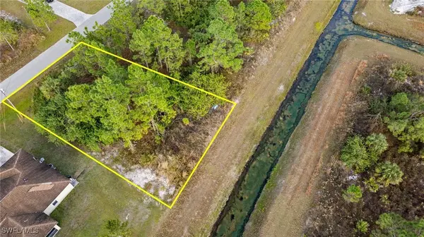 916 Danube ST, Lehigh Acres, FL 33974