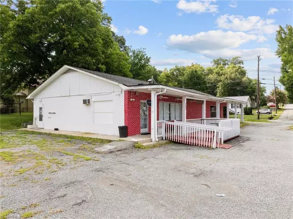 207 Fisher Ferry ST, Thomasville, NC 27360