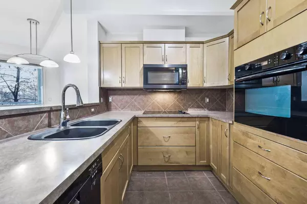 3111 34 AVE NW #222, Calgary, AB T2L 0Y2