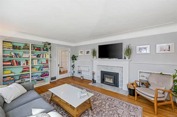 3106 Balfour Ave, Victoria, BC V9A 1S1