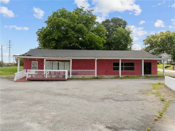 207 Fisher Ferry ST, Thomasville, NC 27360