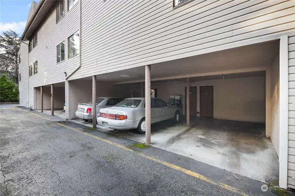 19725 76th AVE W #B8, Lynnwood, WA 98036