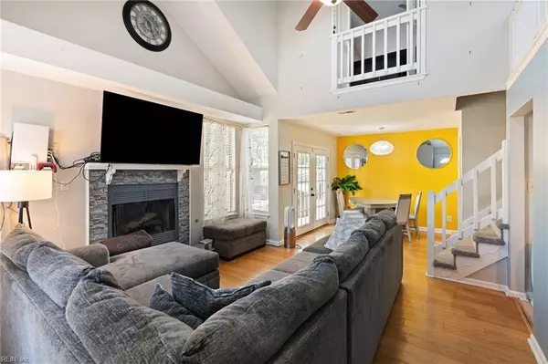 108 White Ridge LN, Yorktown, VA 23693