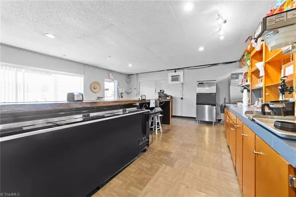 207 Fisher Ferry ST, Thomasville, NC 27360