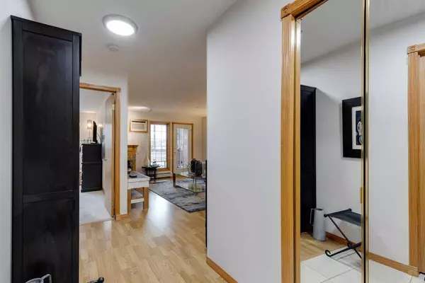 6868 Sierra Morena BLVD SW #126, Calgary, AB T3H 3R6