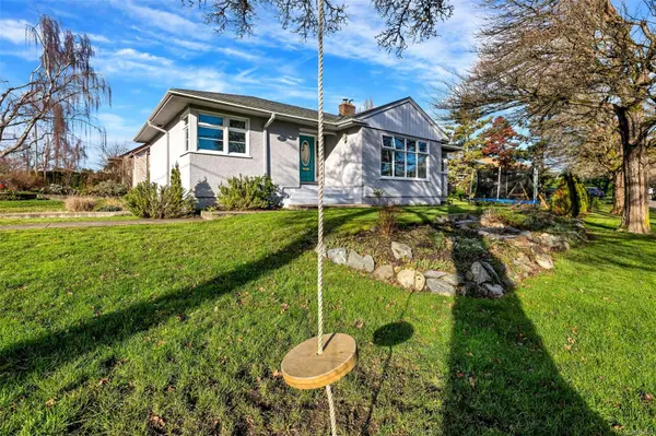 3106 Balfour Ave, Victoria, BC V9A 1S1