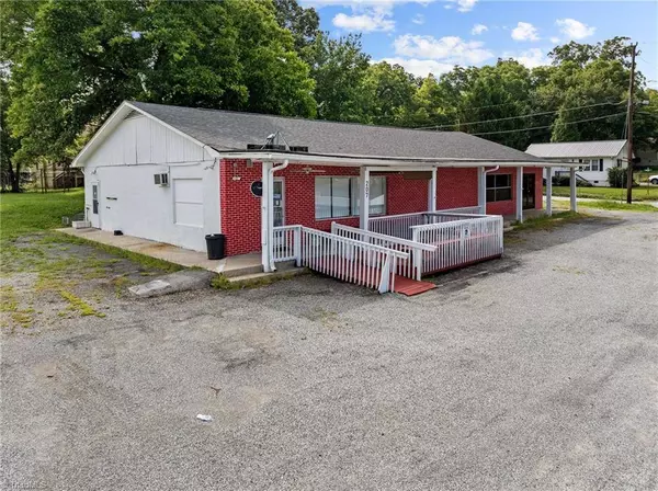 207 Fisher Ferry ST, Thomasville, NC 27360