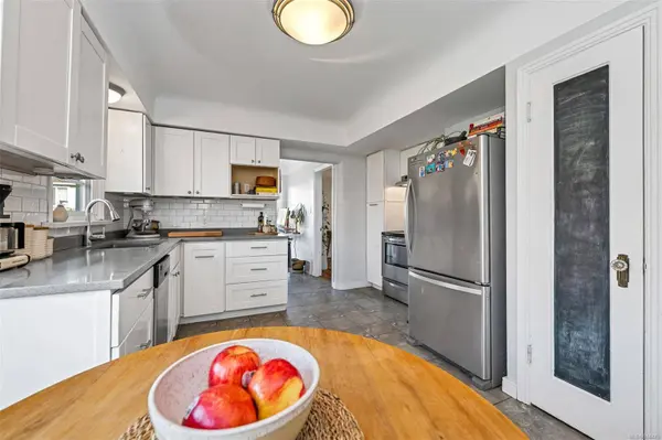 3106 Balfour Ave, Victoria, BC V9A 1S1