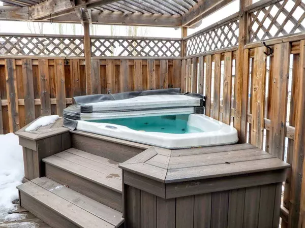 99 Vanson Close, Red Deer, AB T4R0G8