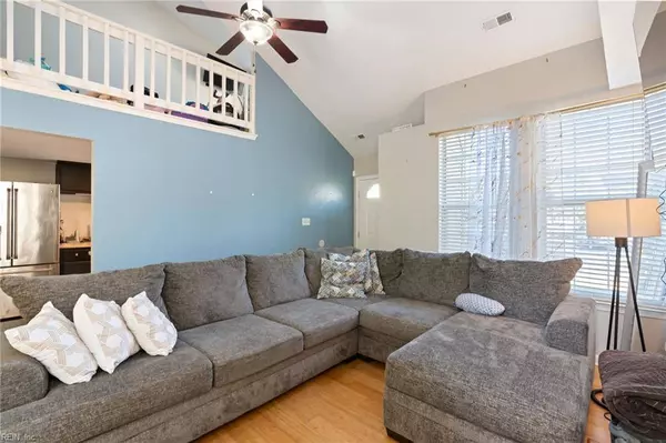 108 White Ridge LN, Yorktown, VA 23693