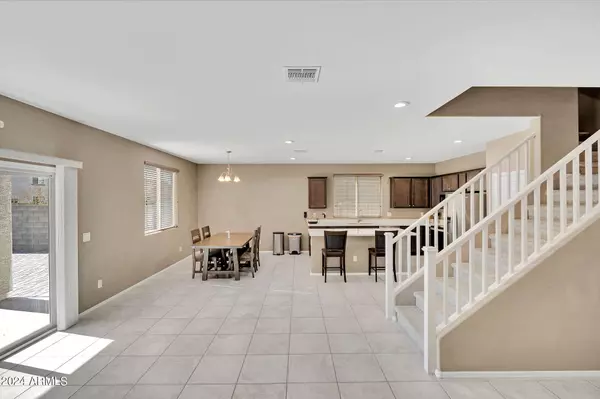 7143 W GOLDEN Lane, Peoria, AZ 85345