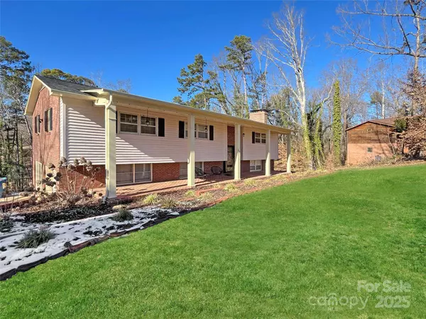 261 Skyline RD, Hickory, NC 28601