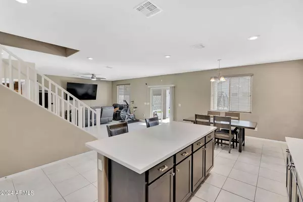 7143 W GOLDEN Lane, Peoria, AZ 85345