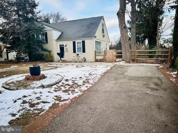 8705 OLD LINE RD, Philadelphia, PA 19128