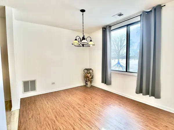 456 Raintree DR #1A, Glen Ellyn, IL 60137