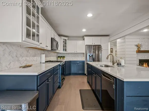 659 HILLWOOD, White Lake, MI 48383