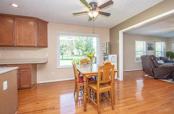 1606 Gatekeeper Way, Centerville, OH 45458