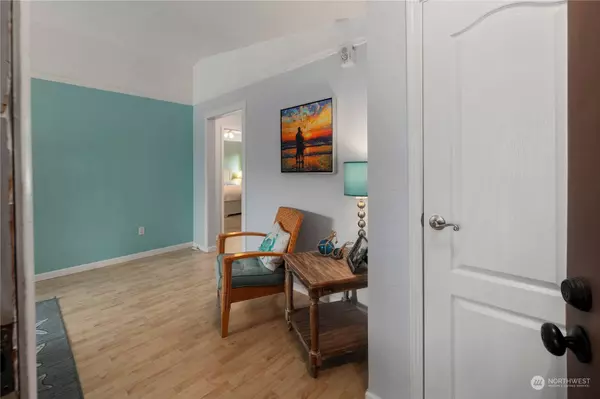 19725 76th AVE W #B8, Lynnwood, WA 98036