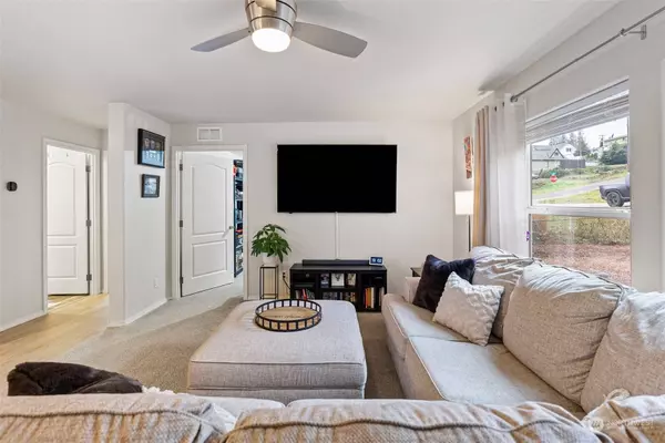 108 N Cambrian AVE, Bremerton, WA 98312