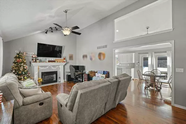 7420 N Lewis AVE, Kansas City, MO 64158