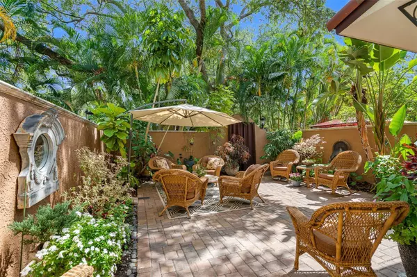 3833 W AZEELE ST, Tampa, FL 33609