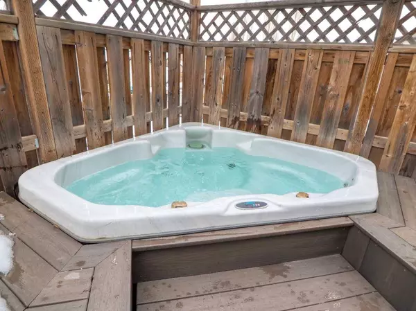 99 Vanson Close, Red Deer, AB T4R0G8