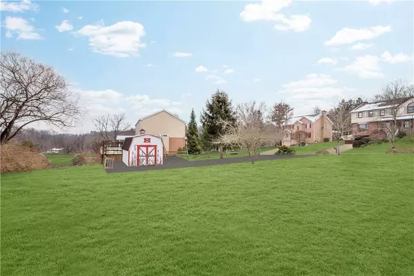 110 Countryview Dr, Robinson Twp - Nwa, PA 15136