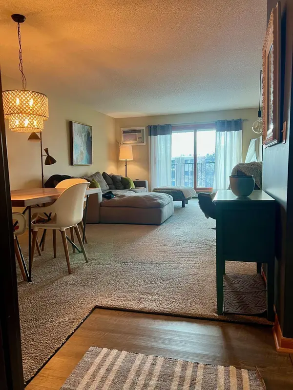 1855 Silver Bell RD #305, Eagan, MN 55122