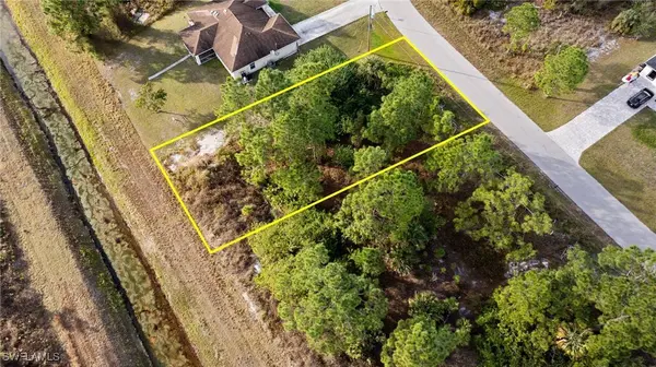 916 Danube ST, Lehigh Acres, FL 33974