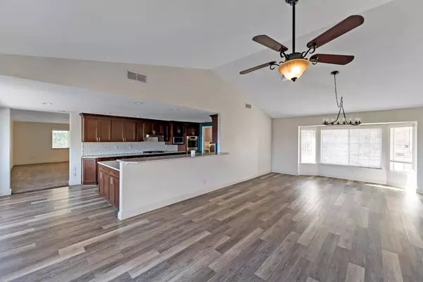 1614 Rector LN, Yokuts Valley, CA 93675