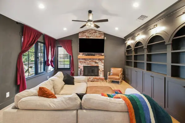 6920 Steamboat WAY, Sacramento, CA 95831