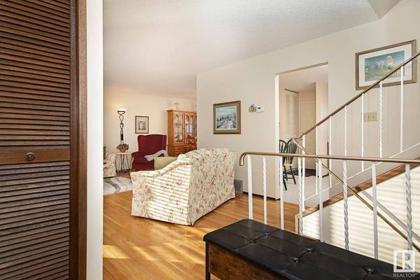 10304 172 AV NW, Edmonton, AB T5X 3X6