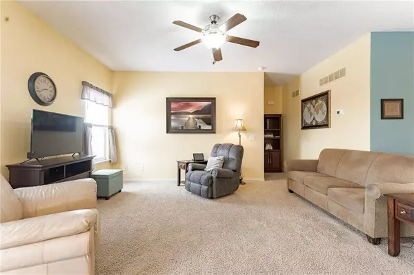 9038 NE 103rd TER, Kansas City, MO 64157