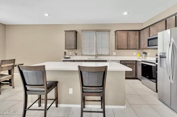 7143 W GOLDEN Lane, Peoria, AZ 85345