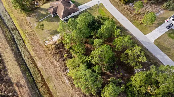 916 Danube ST, Lehigh Acres, FL 33974