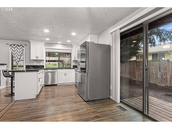 8232 SW TYGH LOOP, Tualatin, OR 97062