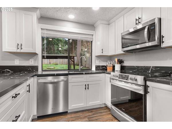 8232 SW TYGH LOOP, Tualatin, OR 97062