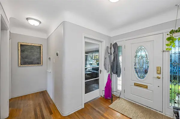 3106 Balfour Ave, Victoria, BC V9A 1S1