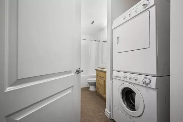 3111 34 AVE NW #222, Calgary, AB T2L 0Y2