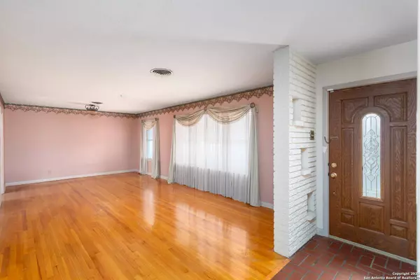 104 ROLLING GREEN DR, San Antonio, TX 78228-2911