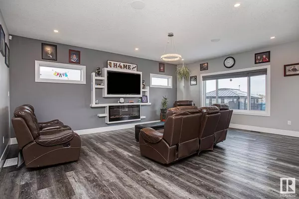 638 MEADOWVIEW DR, Fort Saskatchewan, AB T8L 0N9