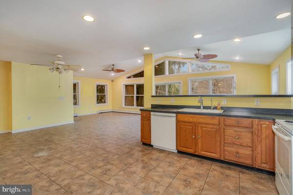 1045 OYSTER MILL RD, Camp Hill, PA 17011