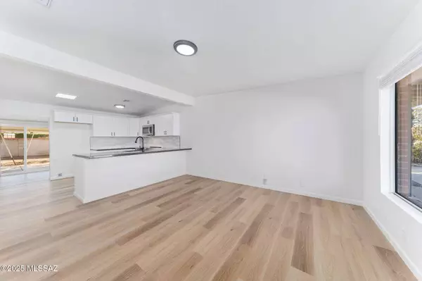 6350 E Calle Herculo, Tucson, AZ 85710