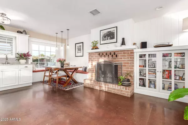 831 E DESERT PARK Lane, Phoenix, AZ 85020