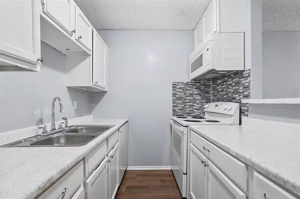 111 E Rogers, Arlington, TX 76011