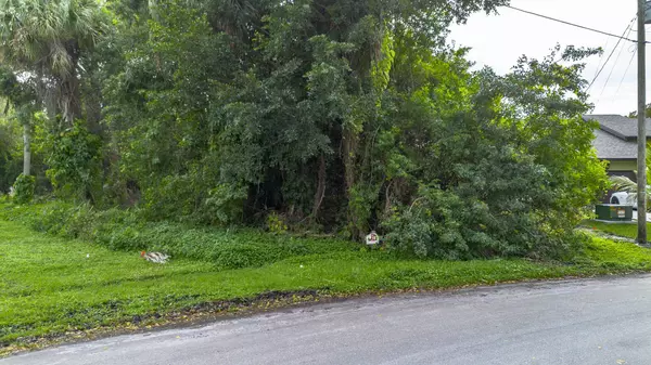 767 SW Alton CIR, Port Saint Lucie, FL 34953