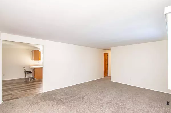 7056 Bascombe Dr, Huber Heights, OH 45424